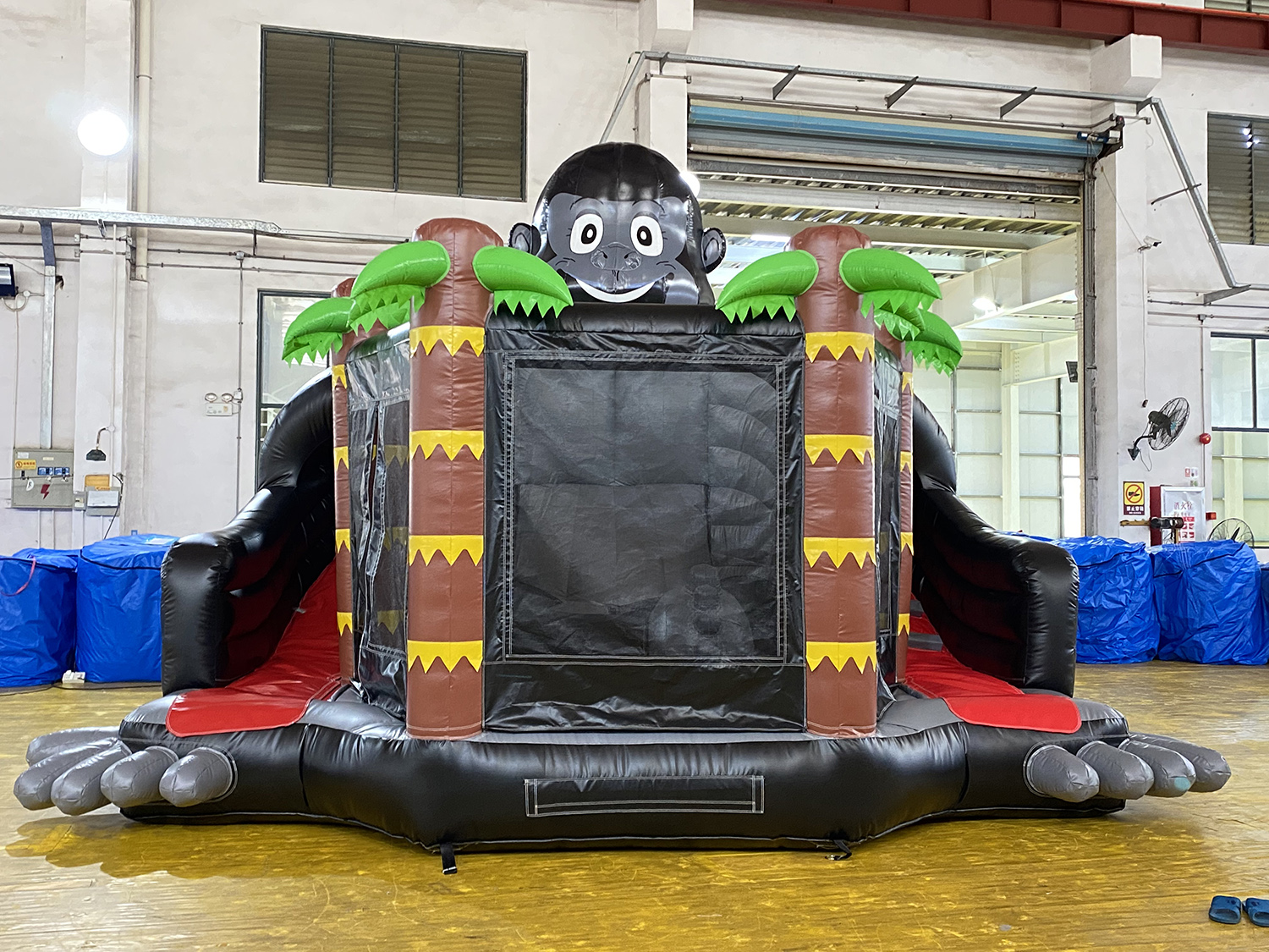 ゴリラスライダーエア遊具